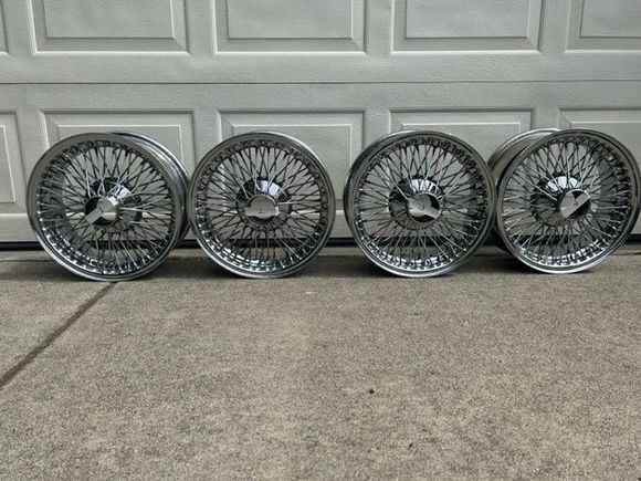 Set of 4 wire wheels