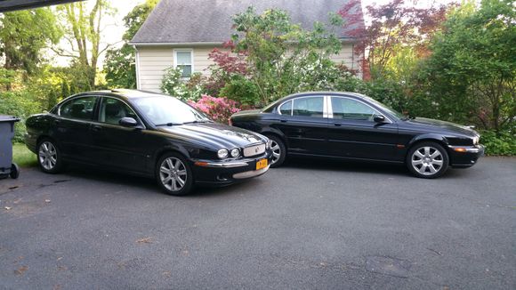 2003 up front, 2006 behind. Note ugly chrome b-pillars - later removed.