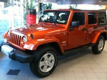 After seeing this colour (mango tango), we knew that we had found the JEEP colour we wanted.