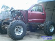 94 s10
dodge dana 60s 4.10s
chevy 350
sm465 tranny bull low
np 205 t case
38.5 super swampers
stands 6'4
