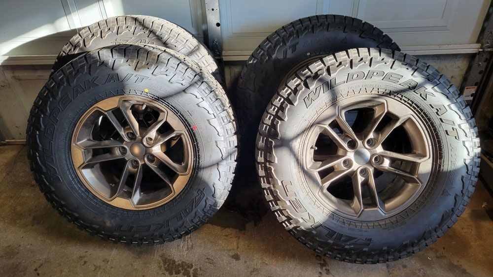Wheels and Tires/Axles - 33x11.50-17 tires on 17x8.5" wheels - Used - 2007 to 2022 Jeep Wrangler - Bay City, MI 48706, United States