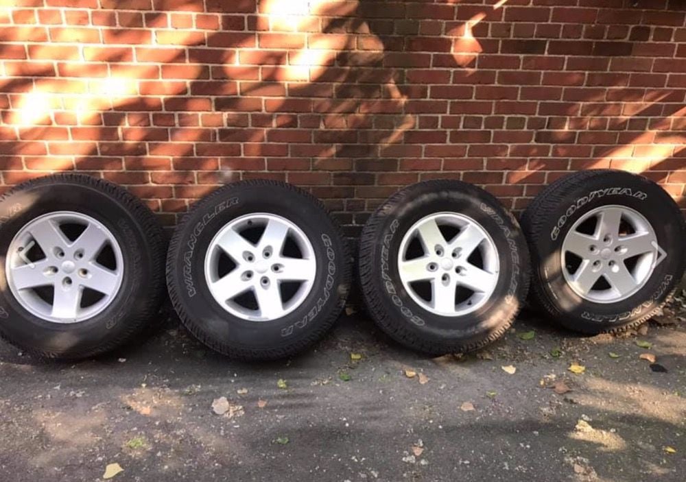 Wheels and Tires/Axles - 2015 Jeep Wrangler sport take off tires and wheels - Used - 2007 to 2018 Jeep Wrangler - Flushing, NY 11358, United States