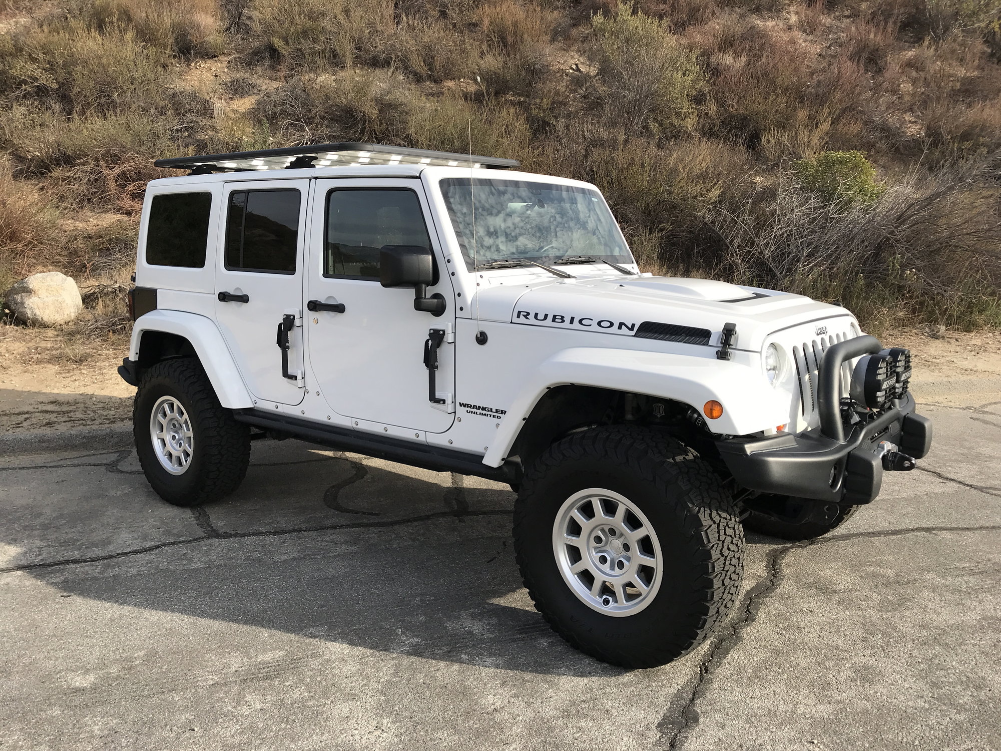 2013 Jeep Wrangler - '13 Jeep Wrangler JK Rubicon, 6-Speed, Supercharged, Lifted, 25k mi, SoCal - Used - VIN 1C4BJWFG6DL632664 - 25,000 Miles - 6 cyl - 4WD - Manual - SUV - White - Glendale, CA 91207, United States