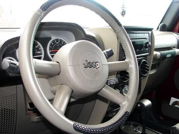 Awwww...a carbon fiber accented steering wheel :)