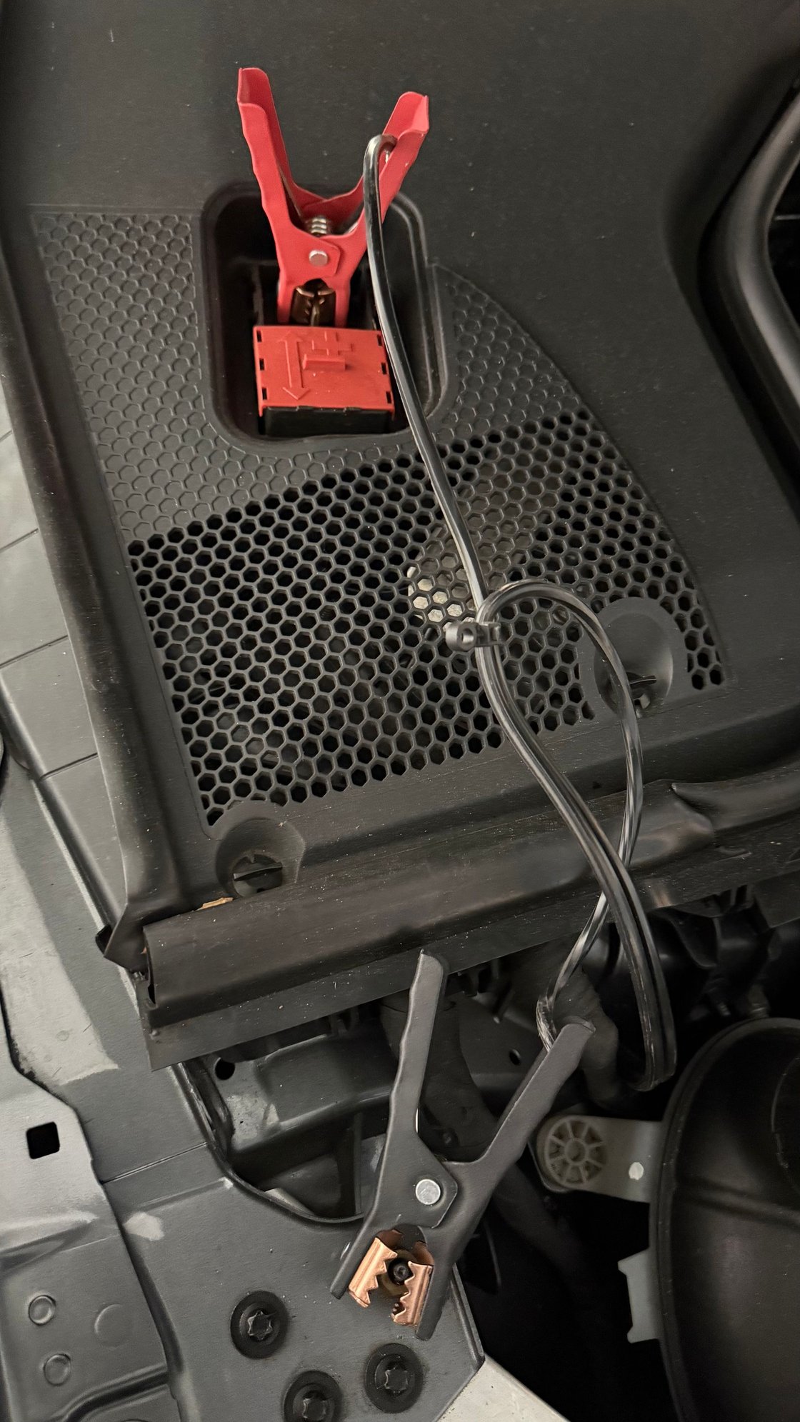 Trickle charger connected 