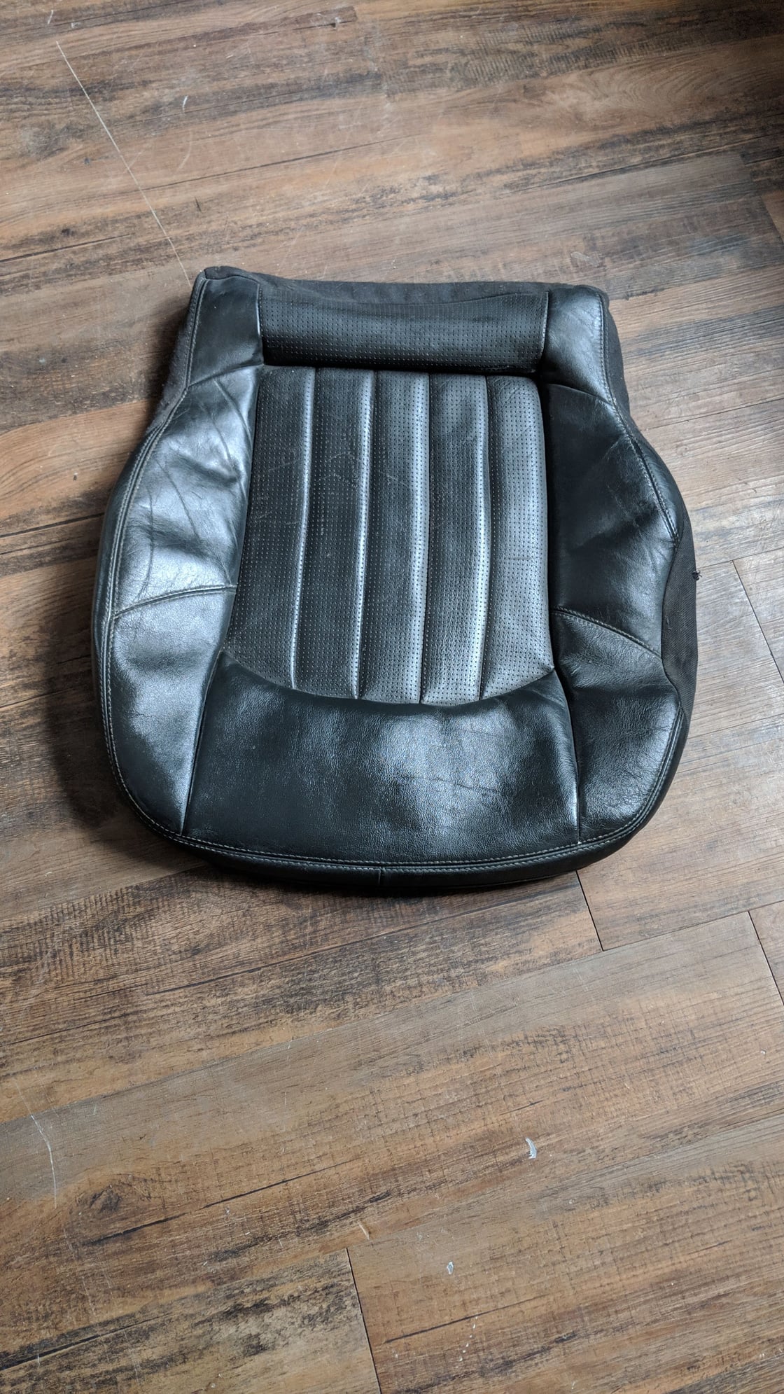 Interior/Upholstery - 2003/2004 CLK55AMG Passenger Lower Seat Cover - Used - 2003 to 2004 Mercedes-Benz CLK55 AMG - Wilmette, IL 60091, United States