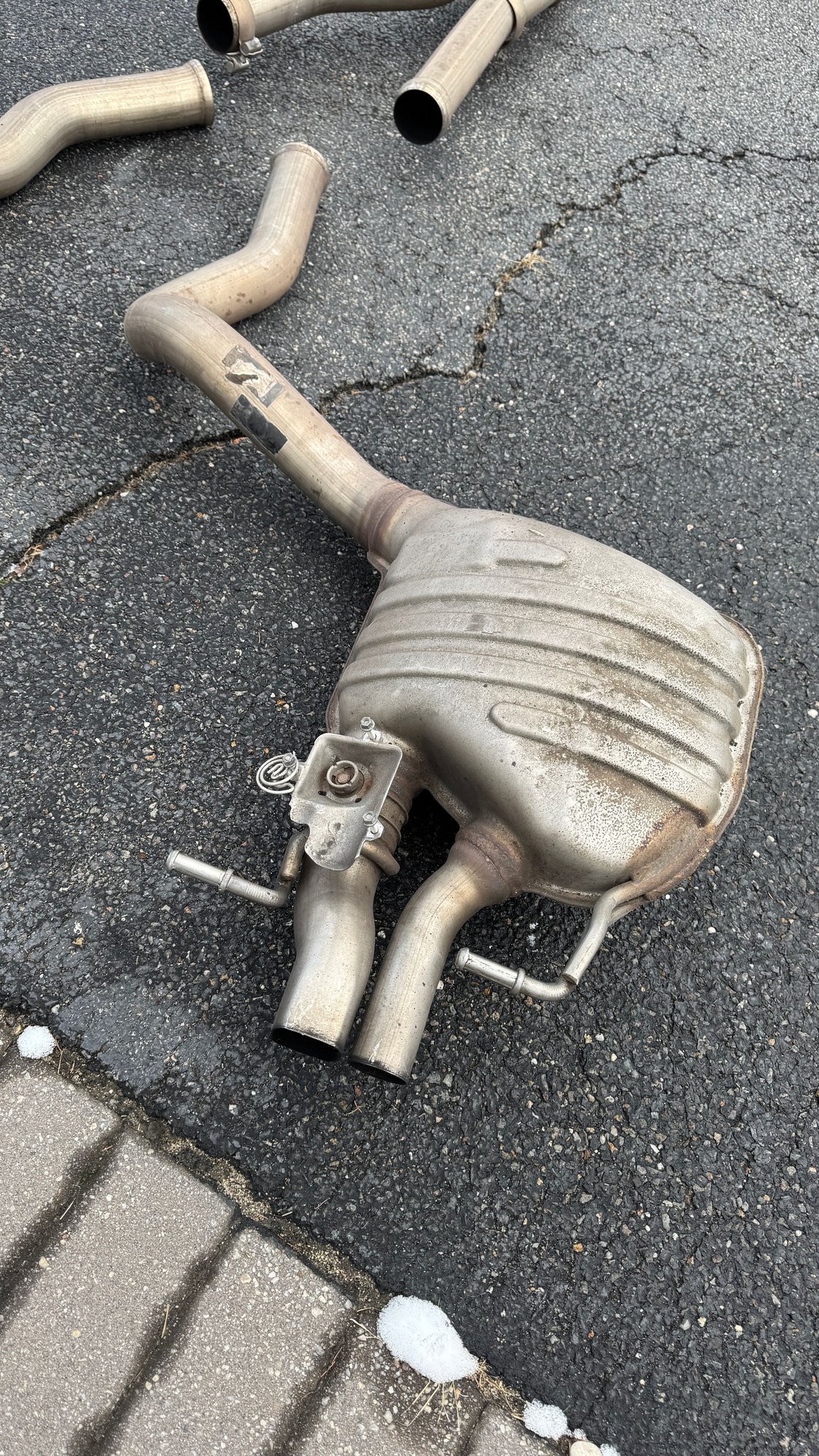 Engine - Exhaust - 2017 c63s Stock exhaust - Used - 2015 to 2023 Mercedes-Benz C63 AMG S - Suffolk, NY 11768, United States