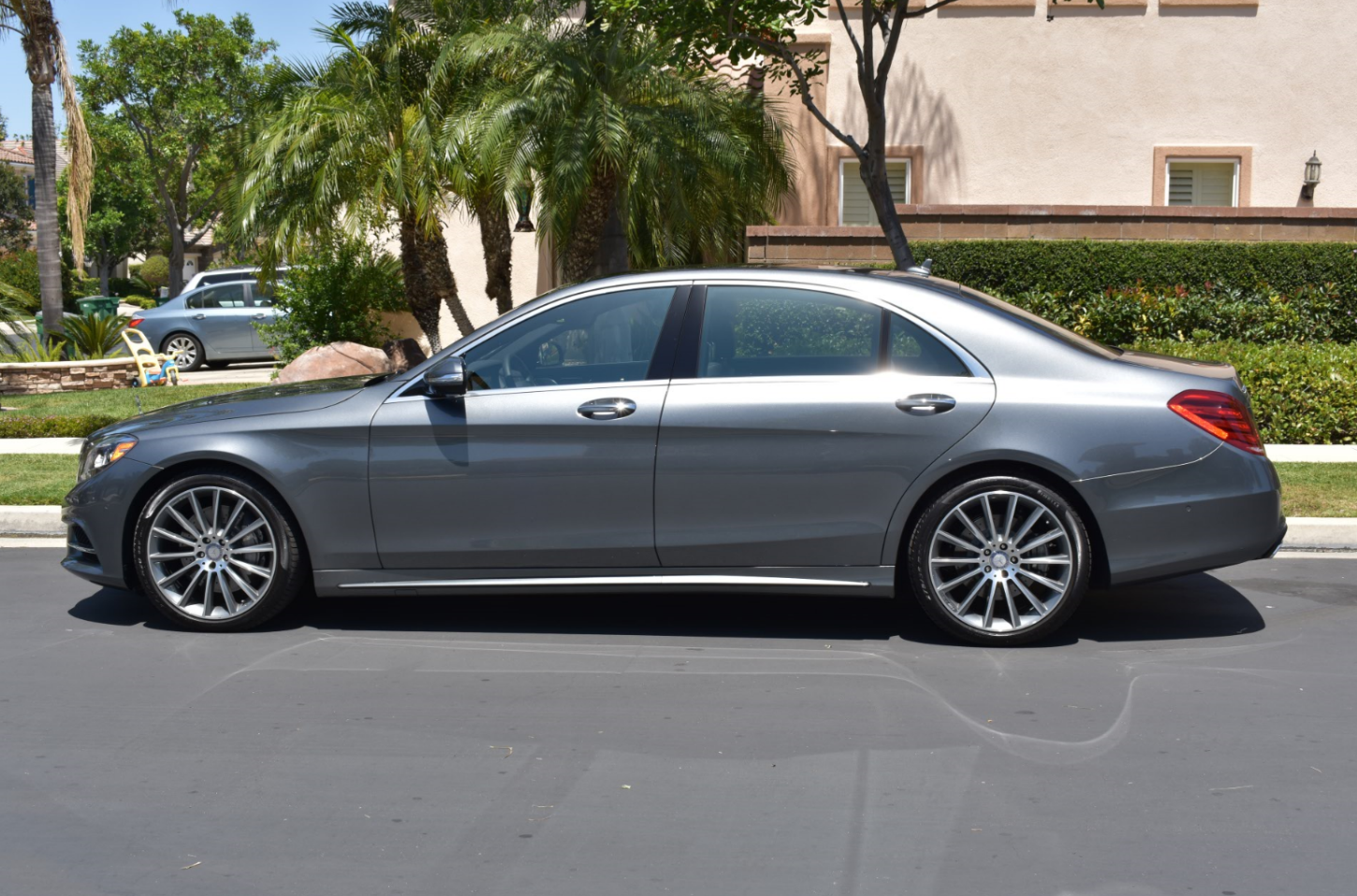 2017 Mercedes-Benz S550 - LIKE NEW 2017 MERCEDES-BENZ S550  (MOTIVATED SELLER) - Used - VIN WDDUG8CB0HA317443 - 685 Miles - 8 cyl - 4WD - Automatic - Sedan - Gray - Irvine, CA 92620, United States