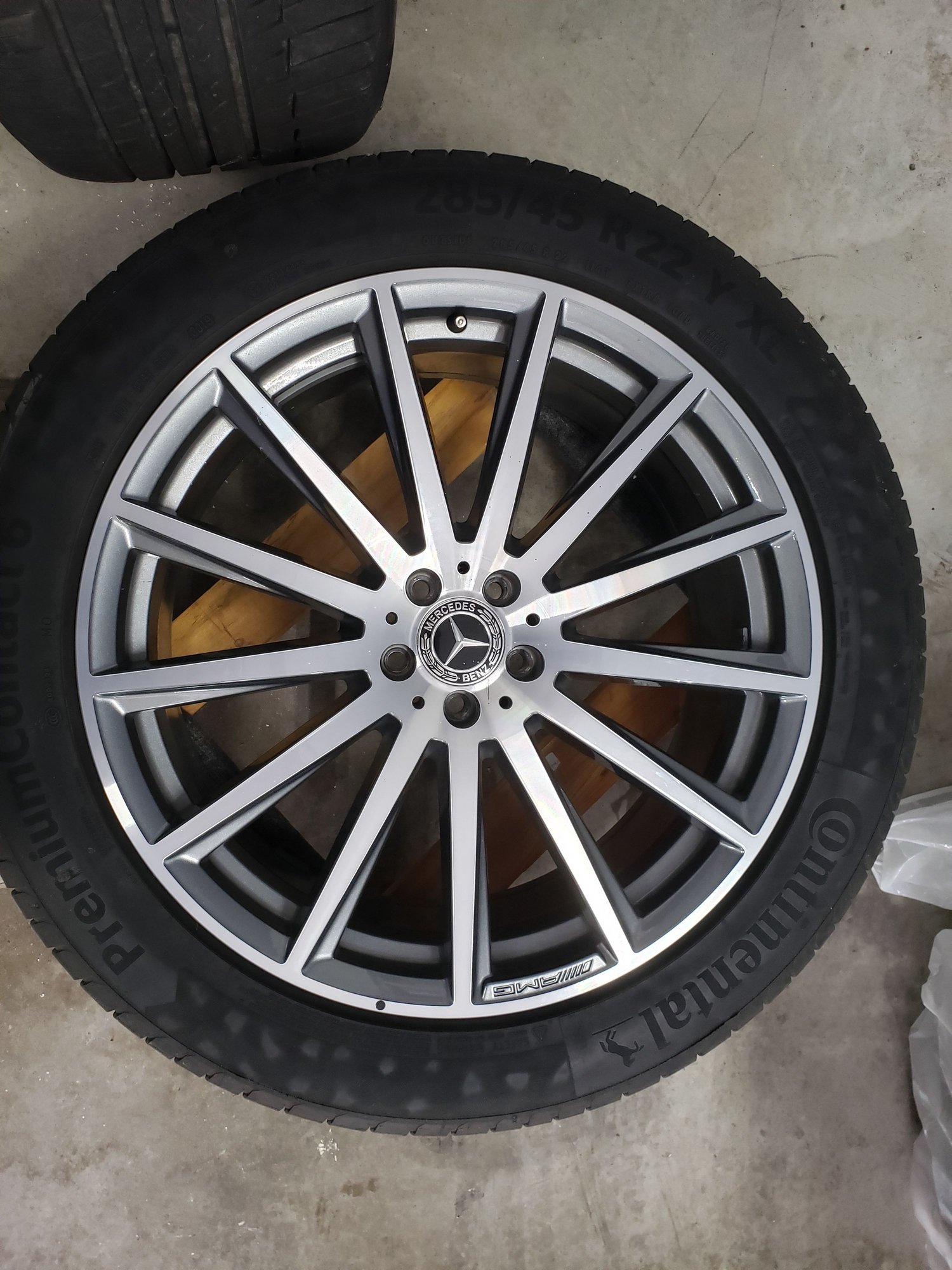 Wheels and Tires/Axles - GLS X167 OEM 22 in AMG wheels and tires - Used - 2020 to 2021 Mercedes-Benz GLS-Class - 2020 to 2021 Mercedes-Benz GLE-Class - Dashwood, ON N0M 1N, Canada