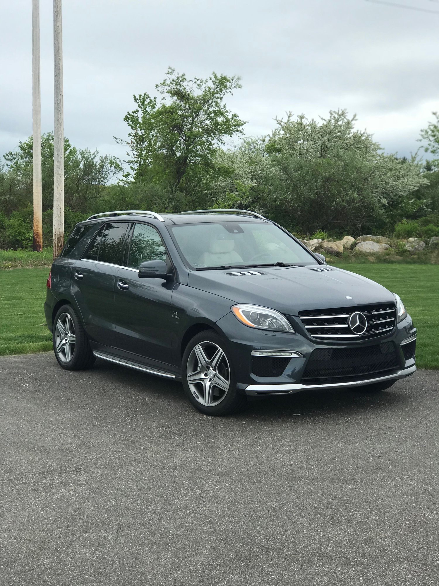 2012 Mercedes-Benz ML63 AMG - 2012 ML63 - Used - VIN 4jgda7eb3ca042917 - 62,000 Miles - 8 cyl - AWD - Automatic - SUV - Gray - Bow, NH 03304, United States