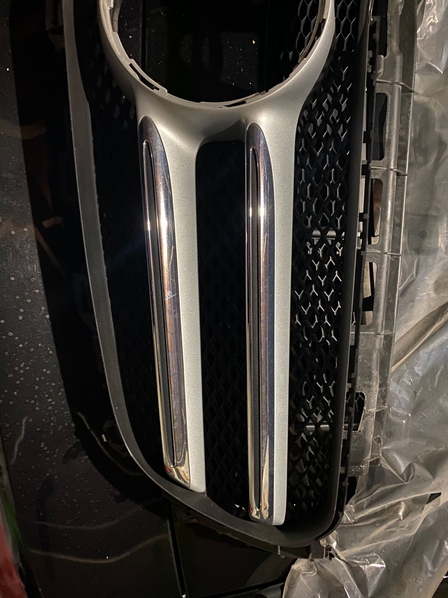 Exterior Body Parts - Mercedes benz E300 front grill W/ Cam hole - Used - 2017 to 2019 Mercedes-Benz E300 - Flushing, NY NY, United States