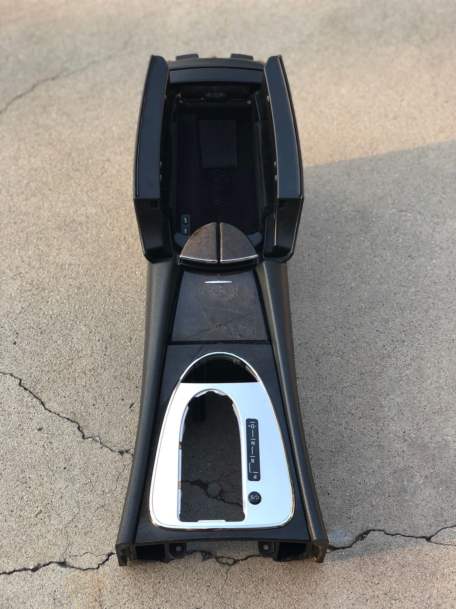 Interior/Upholstery - 2003-2009 Mercedes Benz E-Class Center Console - Used - 2003 to 2009 Mercedes-Benz E320 - 2003 to 2006 Mercedes-Benz E500 - 2006 to 2009 Mercedes-Benz E350 - 2007 to 2009 Mercedes-Benz E550 - 2003 to 2006 Mercedes-Benz E55 AMG - 2007 to 2009 Mercedes-Benz E63 AMG - Van Nuys, CA 91411, United States