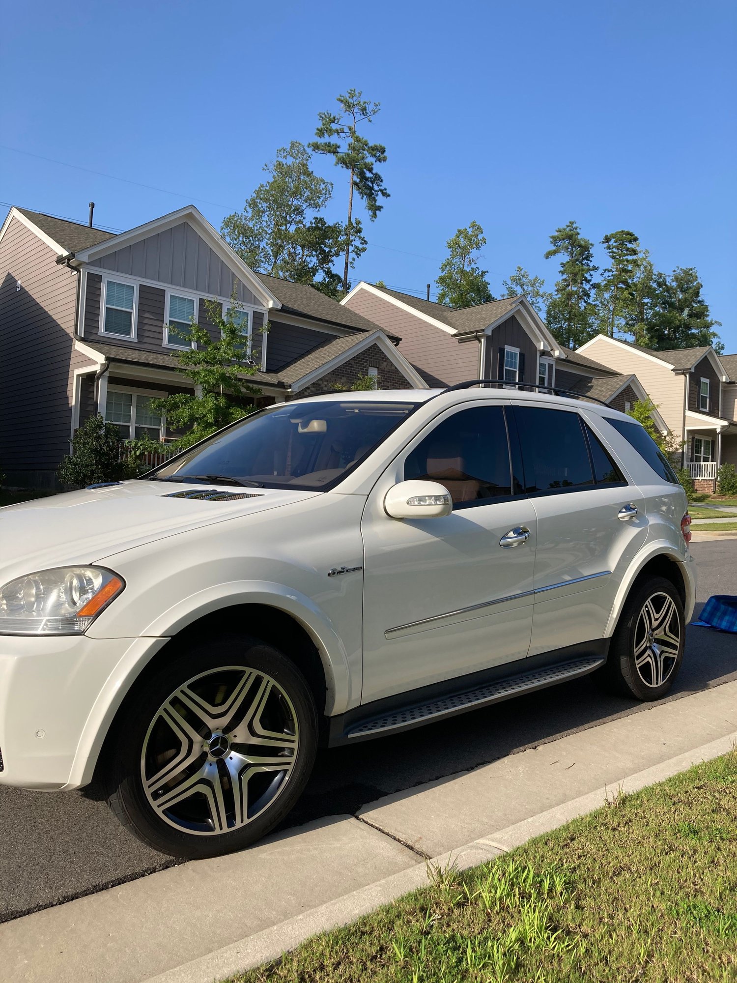 2007 Mercedes-Benz ML63 AMG - 2007 Mercedes ML63 - Used - VIN 4JGBB77E57A195252 - 165,000 Miles - 8 cyl - 4WD - Automatic - SUV - White - Apex, NC 27523, United States