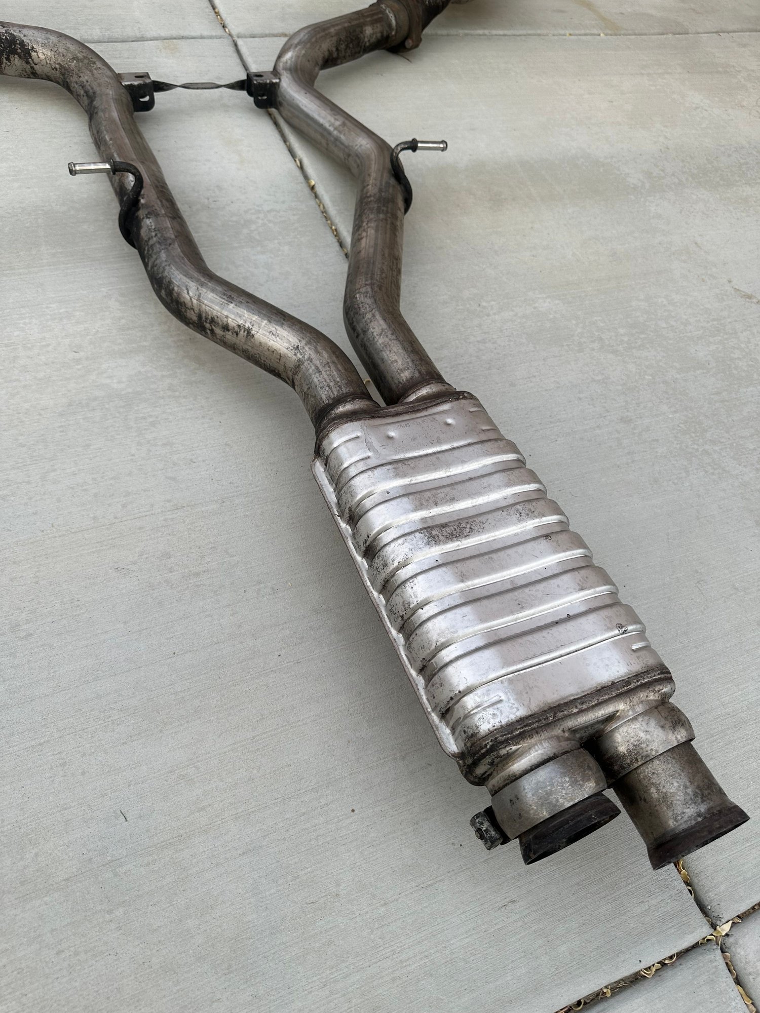 Engine - Exhaust - 14-16 E63s AMG Exhaust Muffler - Used - 2014 to 2016 Mercedes-Benz E63 AMG S - Palm Springs, CA 92264, United States