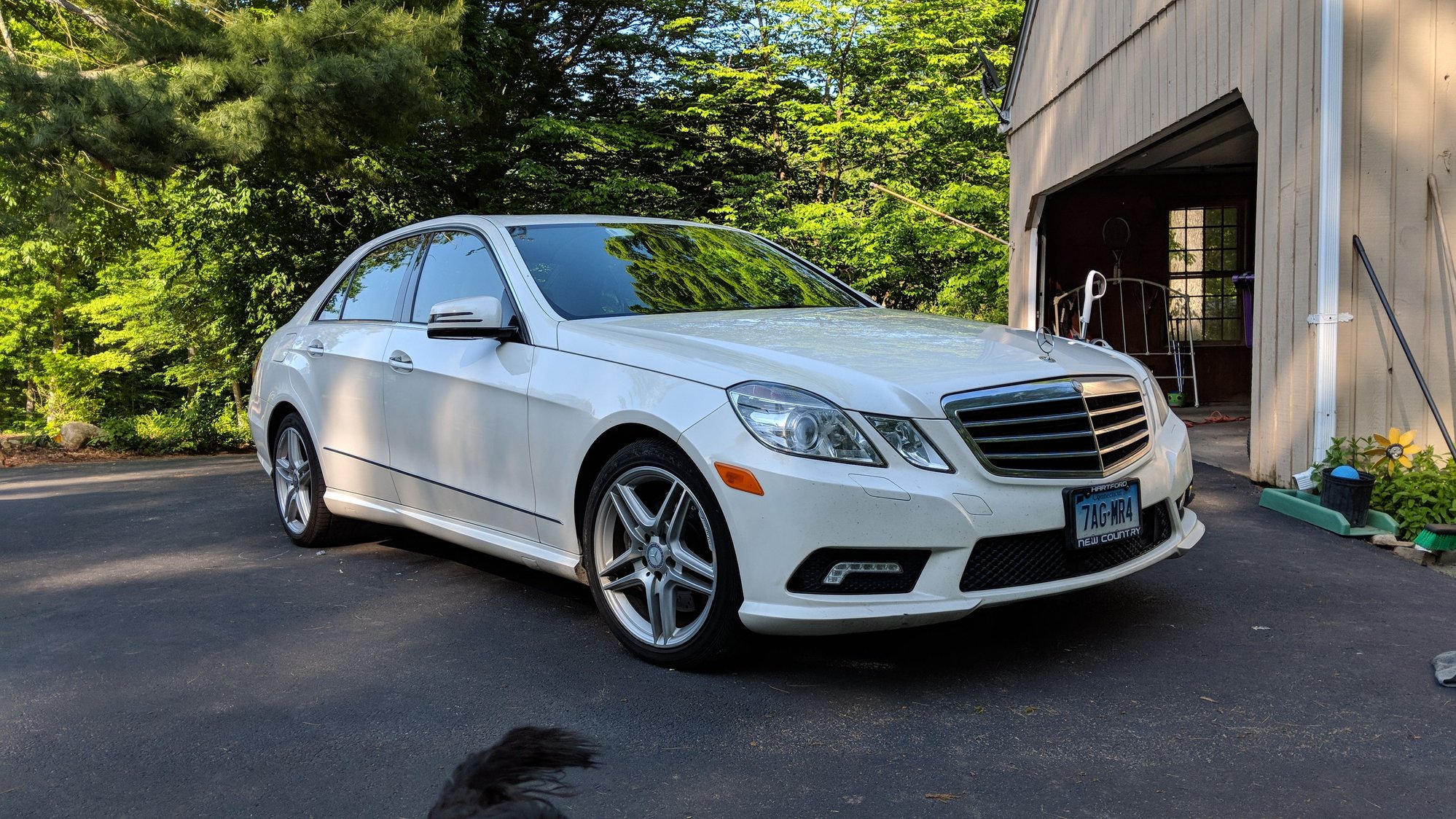 2011 Mercedes-Benz E550 - 2011 E550 4MATIC - Used - VIN WDDHF9AB2BA362209 - 162,000 Miles - 8 cyl - AWD - Automatic - Sedan - White - Guilford, CT 06437, United States