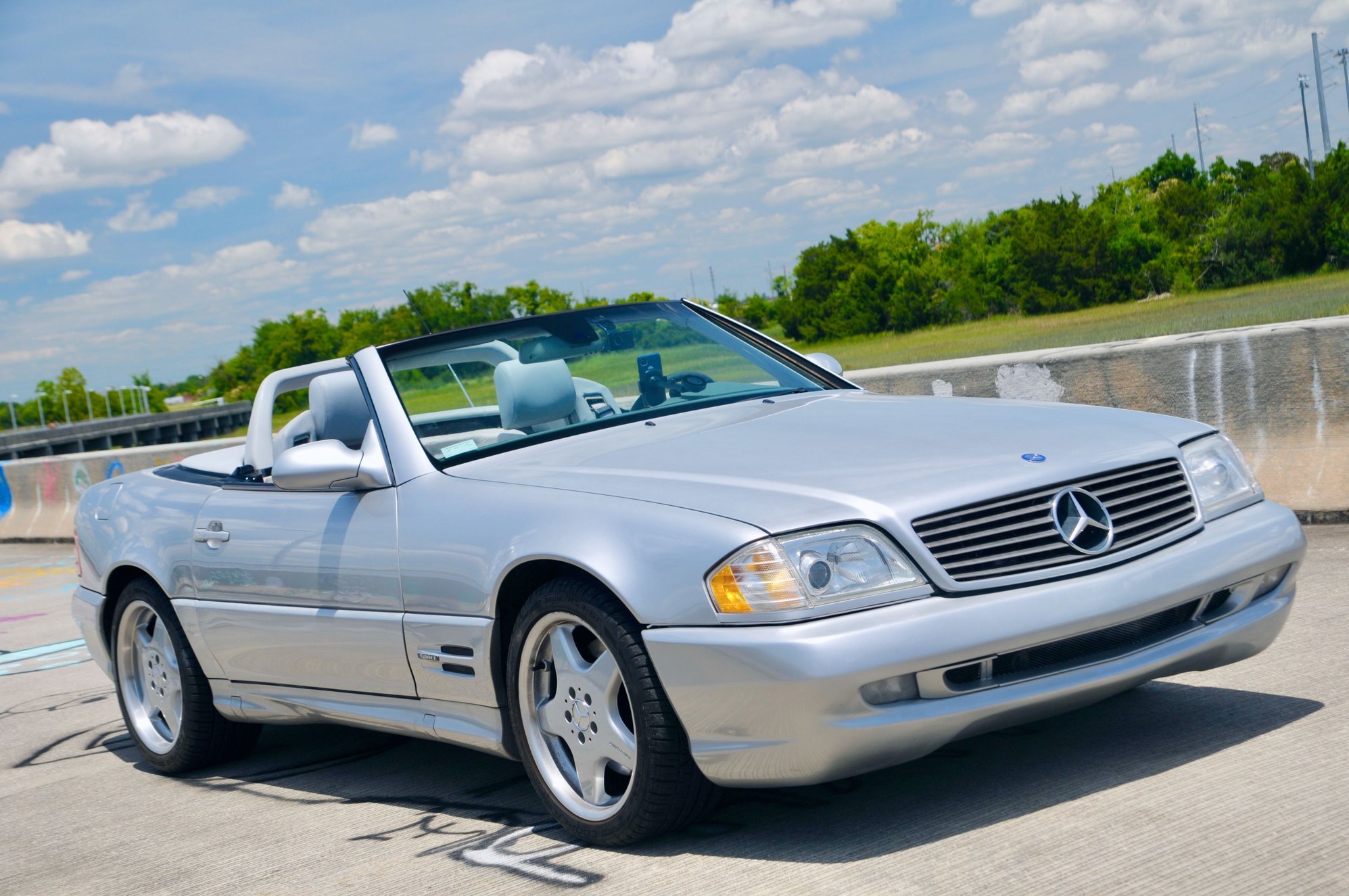 1999 Mercedes-Benz SL500 - 1999 MERCEDES BENZ SL500 SPORT ( MONOBLOCK, SL2 HID PACKAGE FOR SALE) $7500 - Used - VIN WDBFA68F8XF175721 - 211,000 Miles - 8 cyl - 2WD - Automatic - Convertible - Silver - Goose Creek, SC 29445, United States