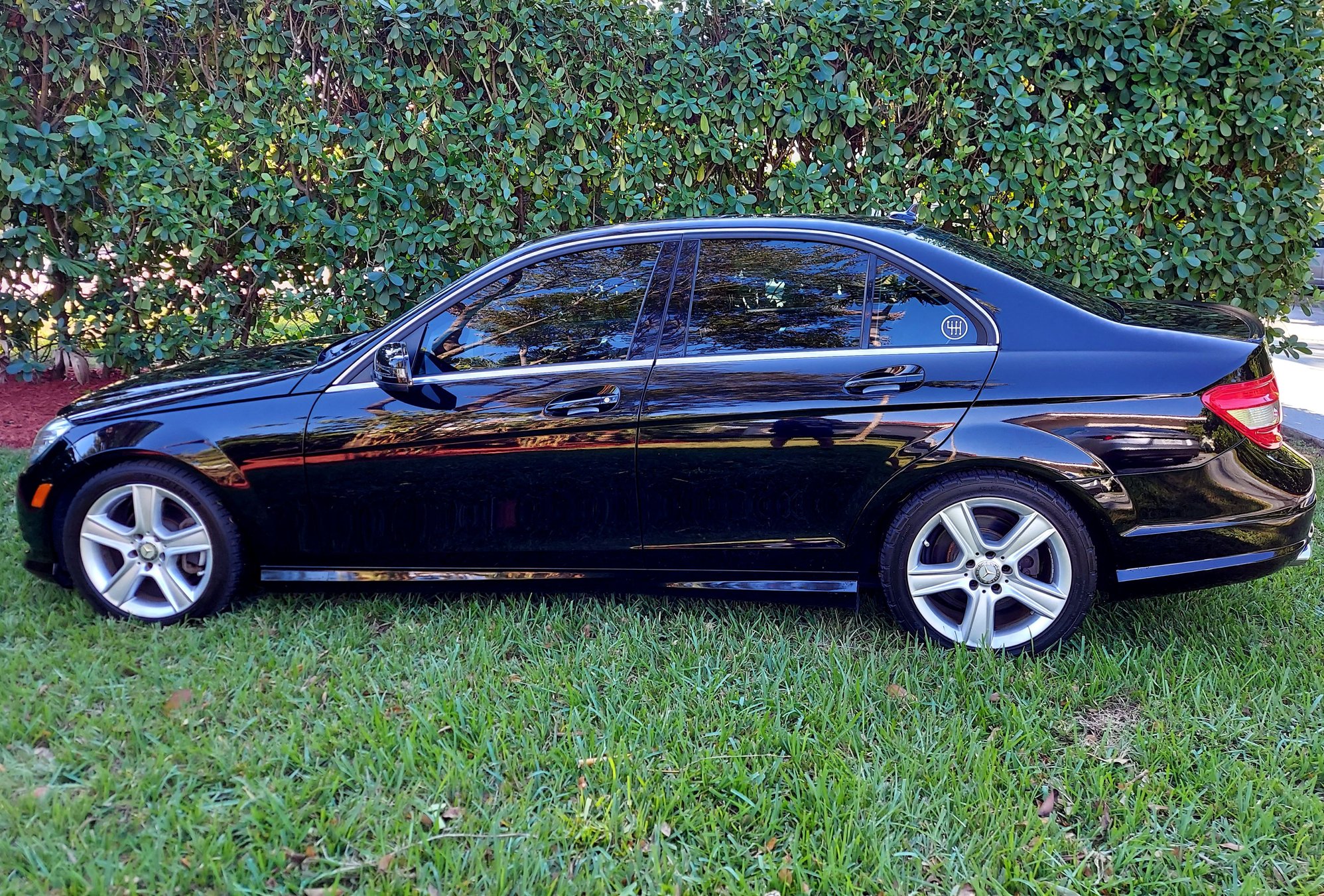 2010 Mercedes-Benz C300 - C300 2010 MANUAL TRANSMISSION - Used - VIN WDDGF5EB0AR114104 - 6 cyl - 2WD - Manual - Sedan - Black - South Miami, FL 33155, United States