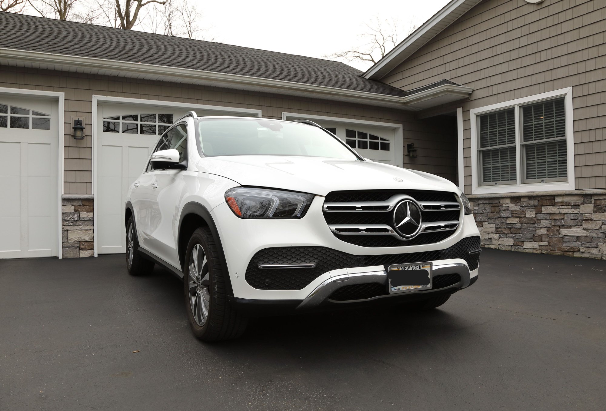 2020 Mercedes-Benz GLE450 - FS: 2020 Mercedes GLE 450 4matic Has Mercedes extended warranty until March 2026 - Used - VIN 4JGFB5KB8LA218665 - 64,229 Miles - 6 cyl - AWD - SUV - White - Dix Hills, NY 11746, United States
