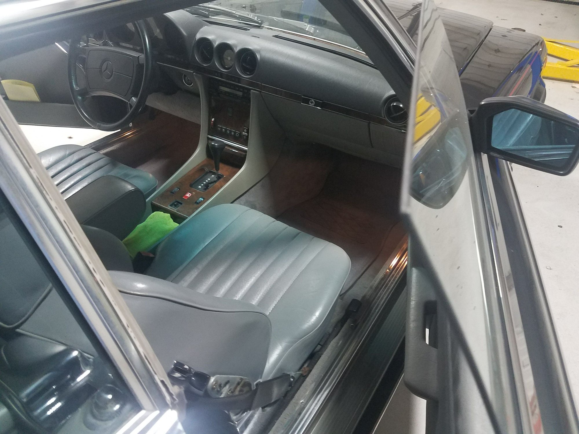 1988 Mercedes-Benz 560SL - Very low mileage! Mint Condition 560 CL Hard Top Convertible - Used - VIN WDBBA48D9JA081076 - 115,936 Miles - 8 cyl - 2WD - Automatic - Convertible - Gray - Grandview, MO 64030, United States