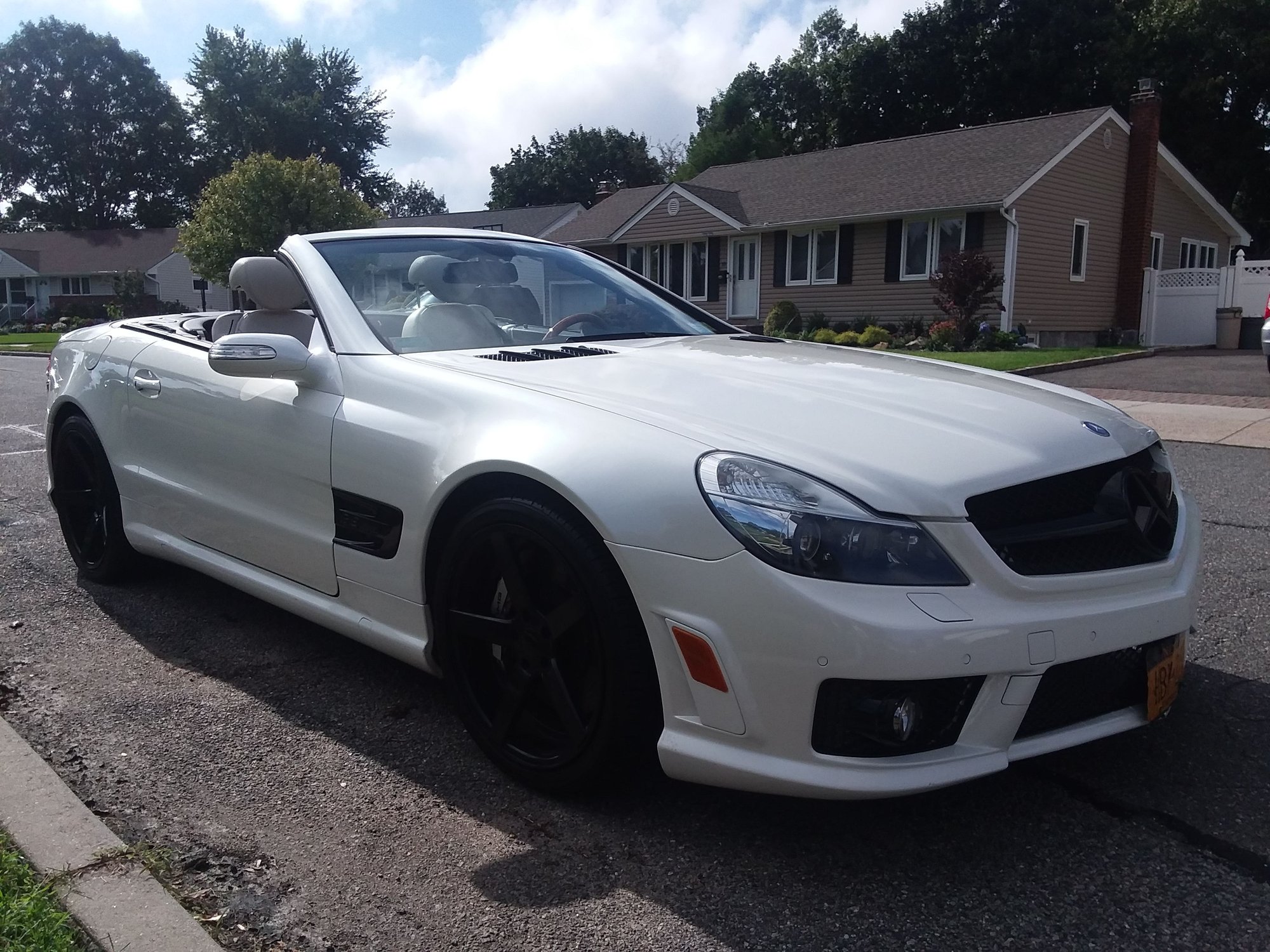 2007 Mercedes-Benz SL550 - 07 SL550 DESIGNO ROADSTER CONVERTED 2011 SL63 AMG BODY-BRAKES-EXHAUST WHITE W/WHITE - Used - VIN WDBSK71F77F133374 - 77,000 Miles - 8 cyl - 2WD - Automatic - Convertible - White - Syosset, NY 11791, United States