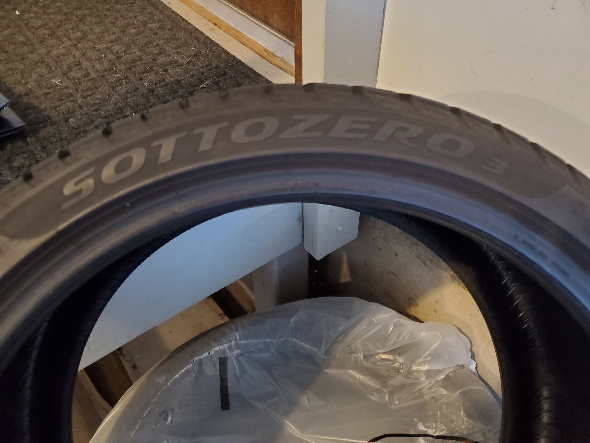 Wheels and Tires/Axles - Winter tires Full Staggered Set Pirelli Sotozero 3 - Used - 2016 to 2018 Mercedes-Benz C43 AMG - Simsbury, CT 06070, United States