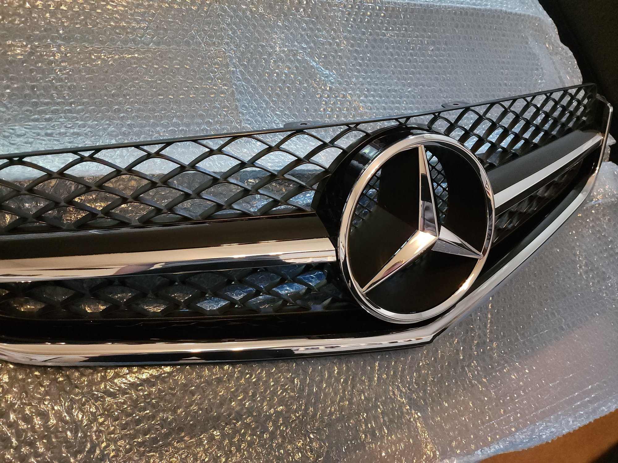 Exterior Body Parts - 2012-2015 C63 AMG Front Grill (upper and lower) OEM - Used - -1 to 2026  All Models - Olathe, KS 66062, United States