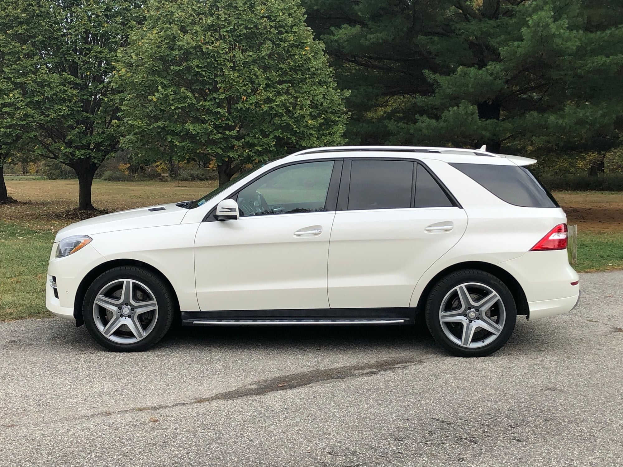 2013 Mercedes-Benz ML550 - 2013 Mercedes ML550 w/ On-Off Road Package - Used - VIN 4JGDA7DB7DA062882 - 179,000 Miles - 8 cyl - AWD - Automatic - SUV - White - Indianapolis, IN 46205, United States