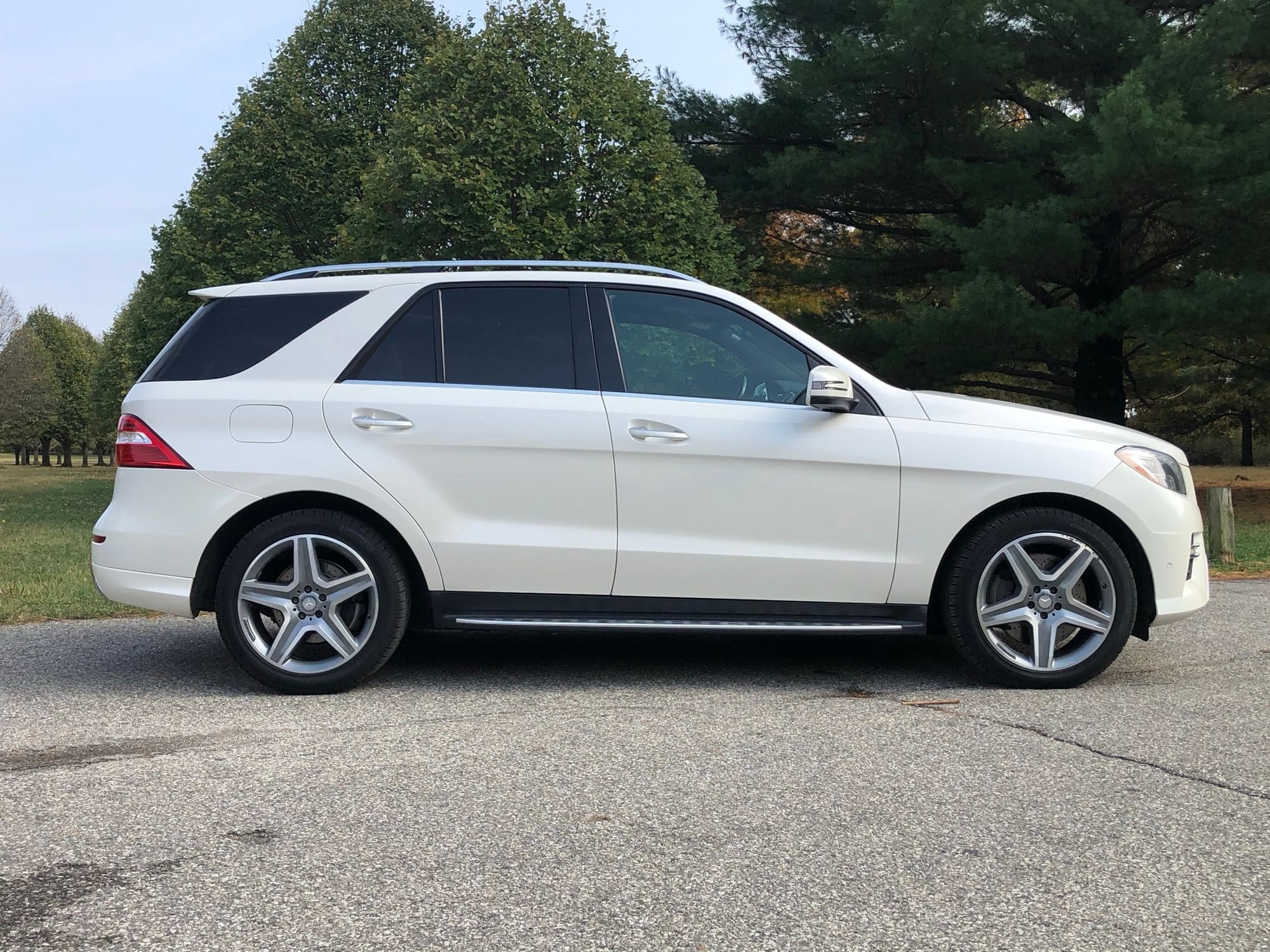 2013 Mercedes-Benz ML550 - 2013 Mercedes ML550 w/ On-Off Road Package - Used - VIN 4JGDA7DB7DA062882 - 179,000 Miles - 8 cyl - AWD - Automatic - SUV - White - Indianapolis, IN 46205, United States