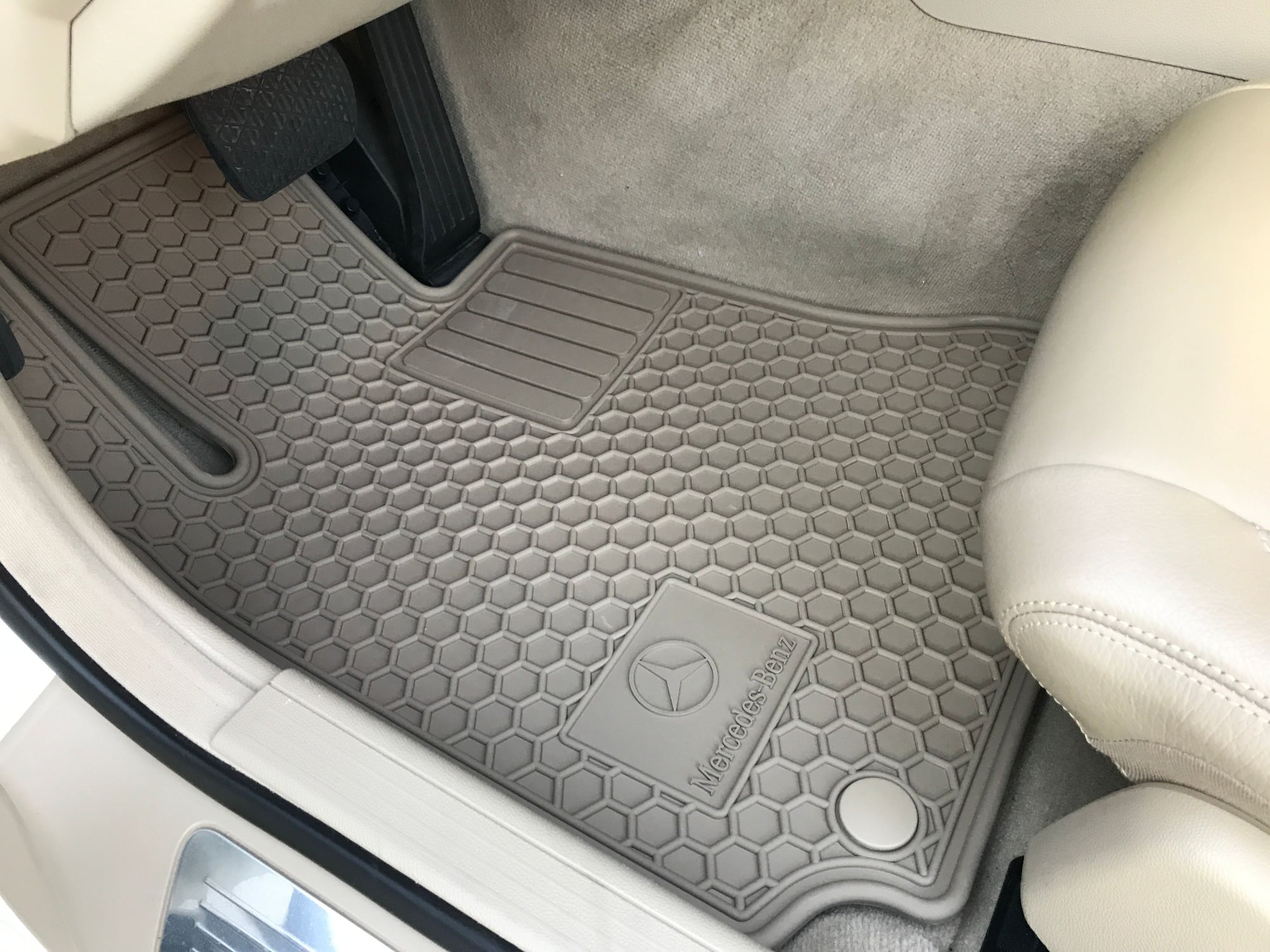 Interior/Upholstery - W207 coupe rubber floor mats beige oem - Used - 2012 Mercedes-Benz E350 - Reseda, CA 91335, United States