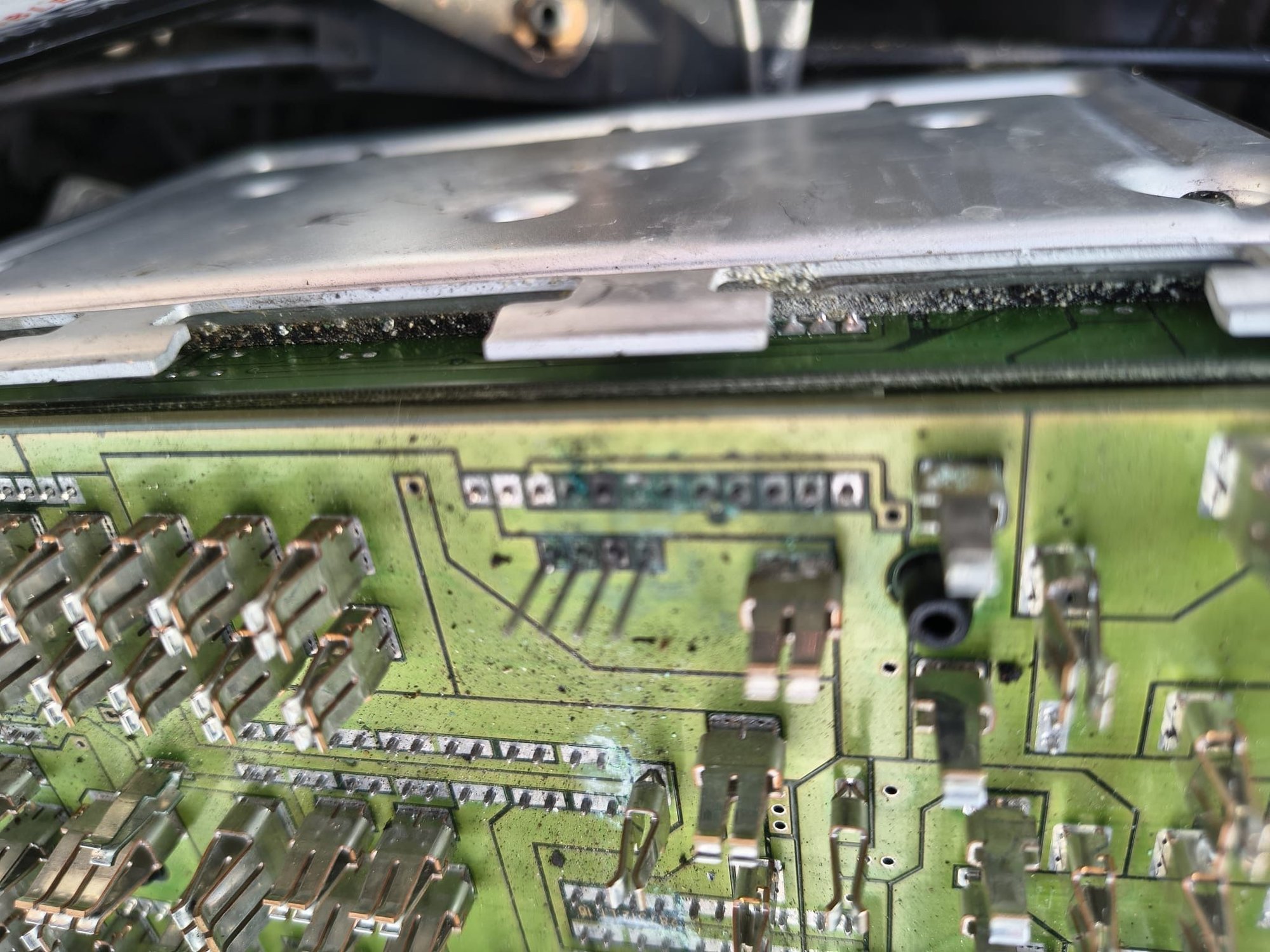 Corrosion and pin missing