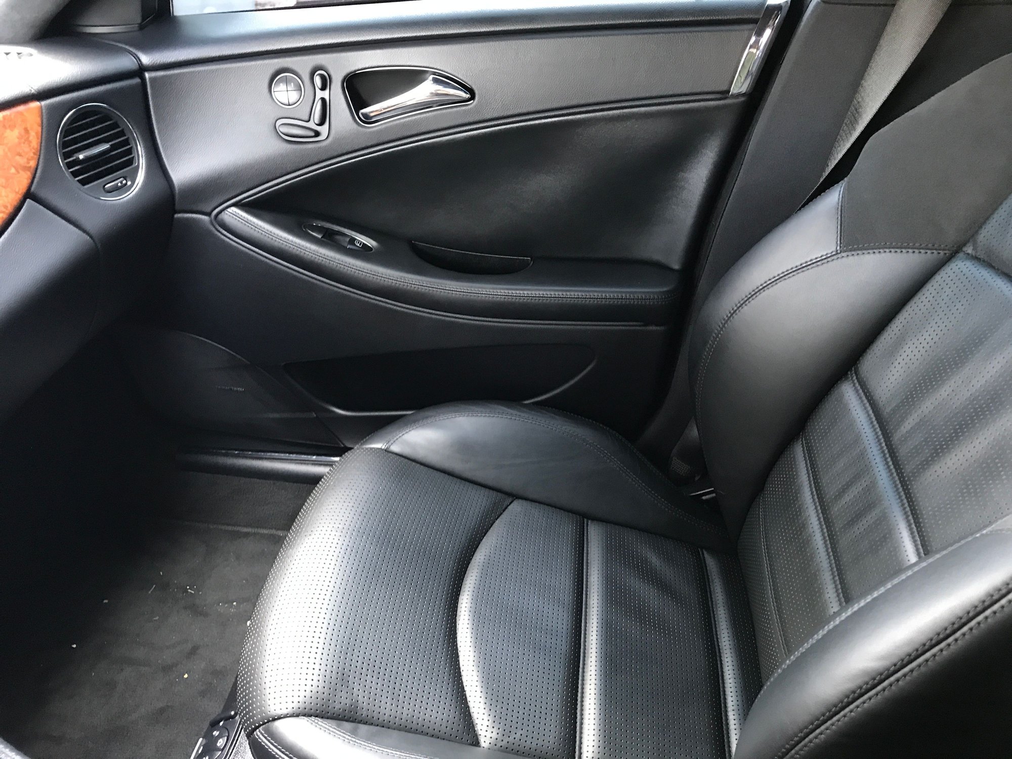 2008 Mercedes-Benz CLS63 AMG - 2008 CLS63 AMG with only 52500 miles with warranty until Sept 2018 $25,000 - Used - VIN wdddj77x98a117761 - 52,500 Miles - 8 cyl - 2WD - Automatic - Sedan - White - orlando, FL 32809, United States