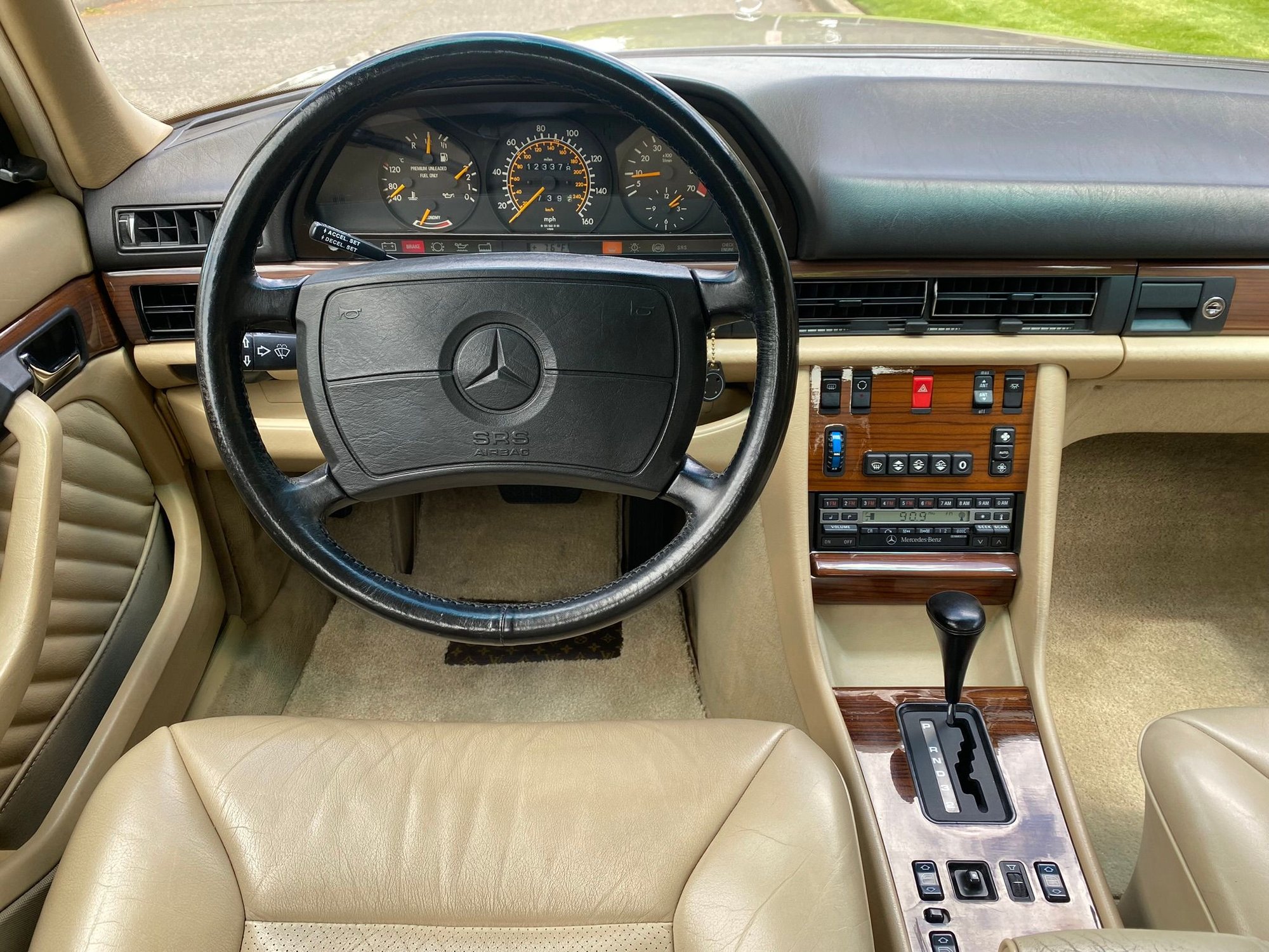1990 Mercedes-Benz 300SEL - 1990 Mercedes-Benz 300SEL - Used - VIN WDBCA25D6LA519536 - 123,700 Miles - 6 cyl - 2WD - Automatic - Sedan - Silver - Seattle, WA 98199, United States