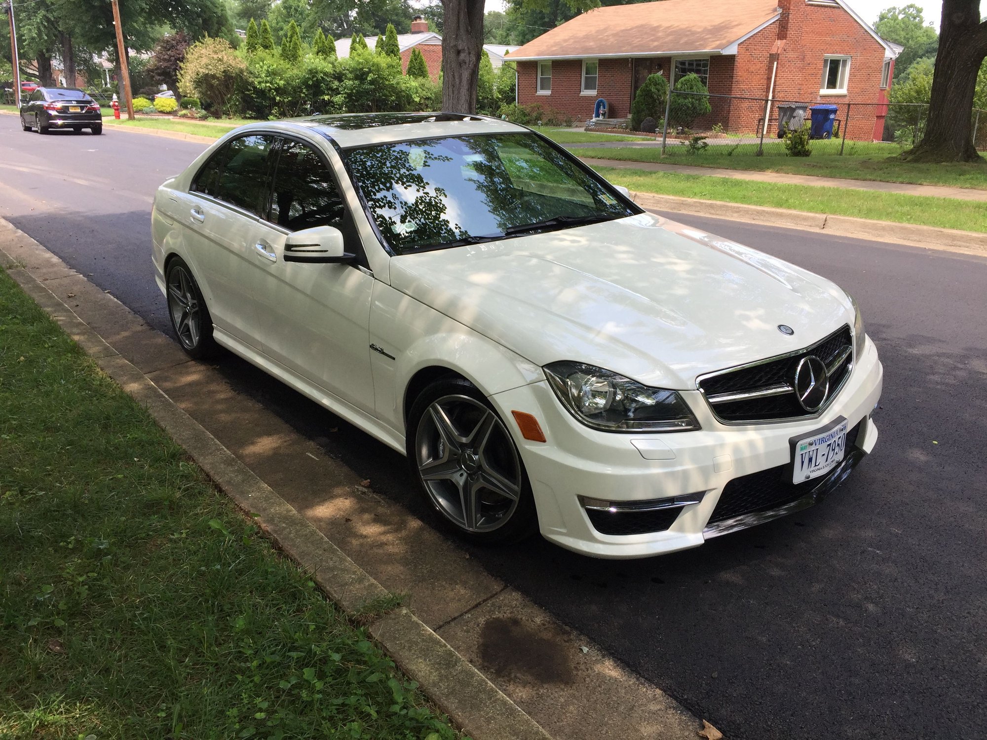 2013 Mercedes-Benz C63 AMG - Low Miles 2013 Diamond White C63 w/Extras! - Used - VIN WDDGF7HB3DA801118 - 27,000 Miles - 8 cyl - 2WD - Automatic - Sedan - White - Alexandria, VA 22312, United States