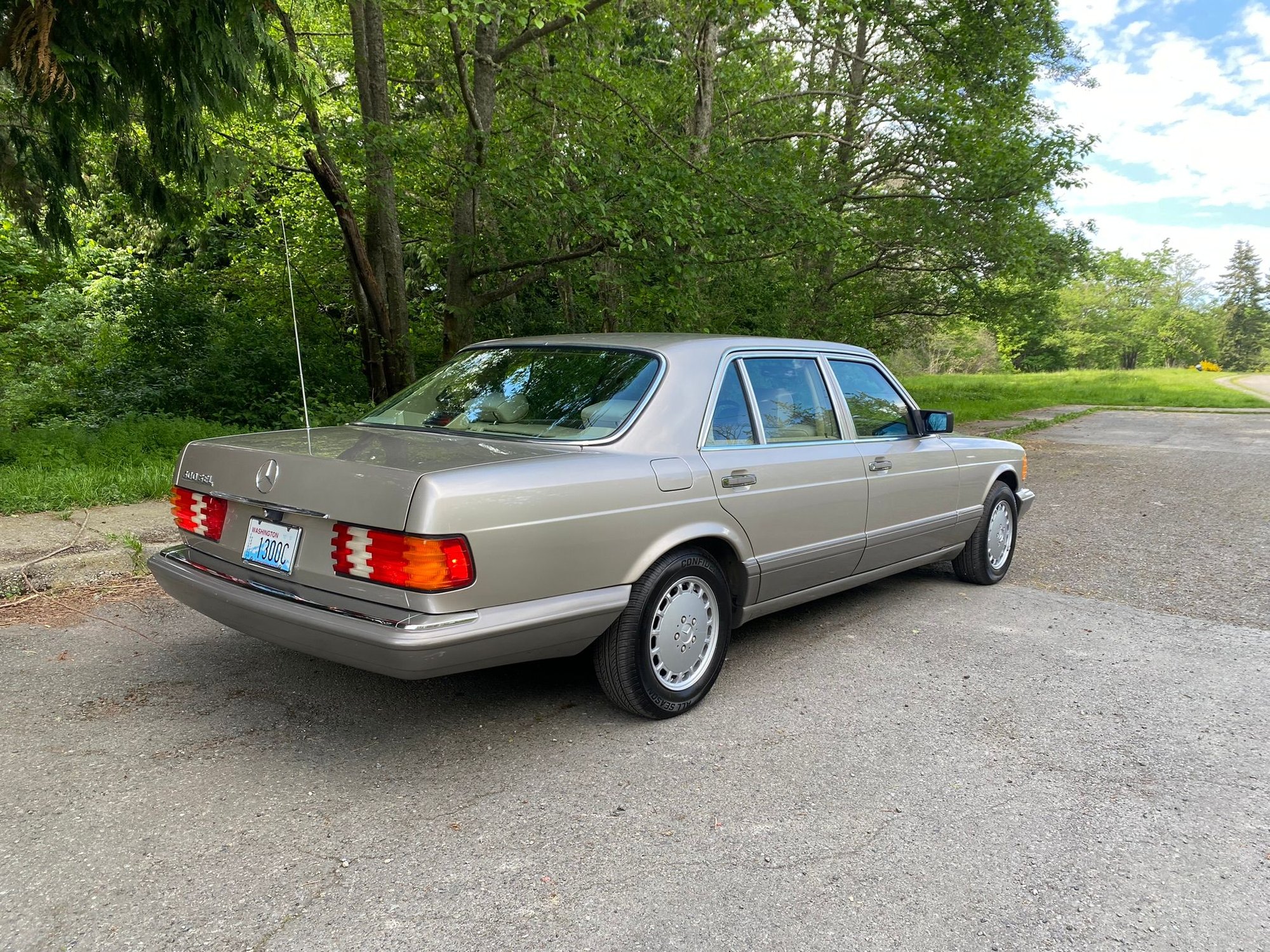 1990 Mercedes-Benz 300SEL - 1990 Mercedes-Benz 300SEL - Used - VIN WDBCA25D6LA519536 - 123,700 Miles - 6 cyl - 2WD - Automatic - Sedan - Silver - Seattle, WA 98199, United States