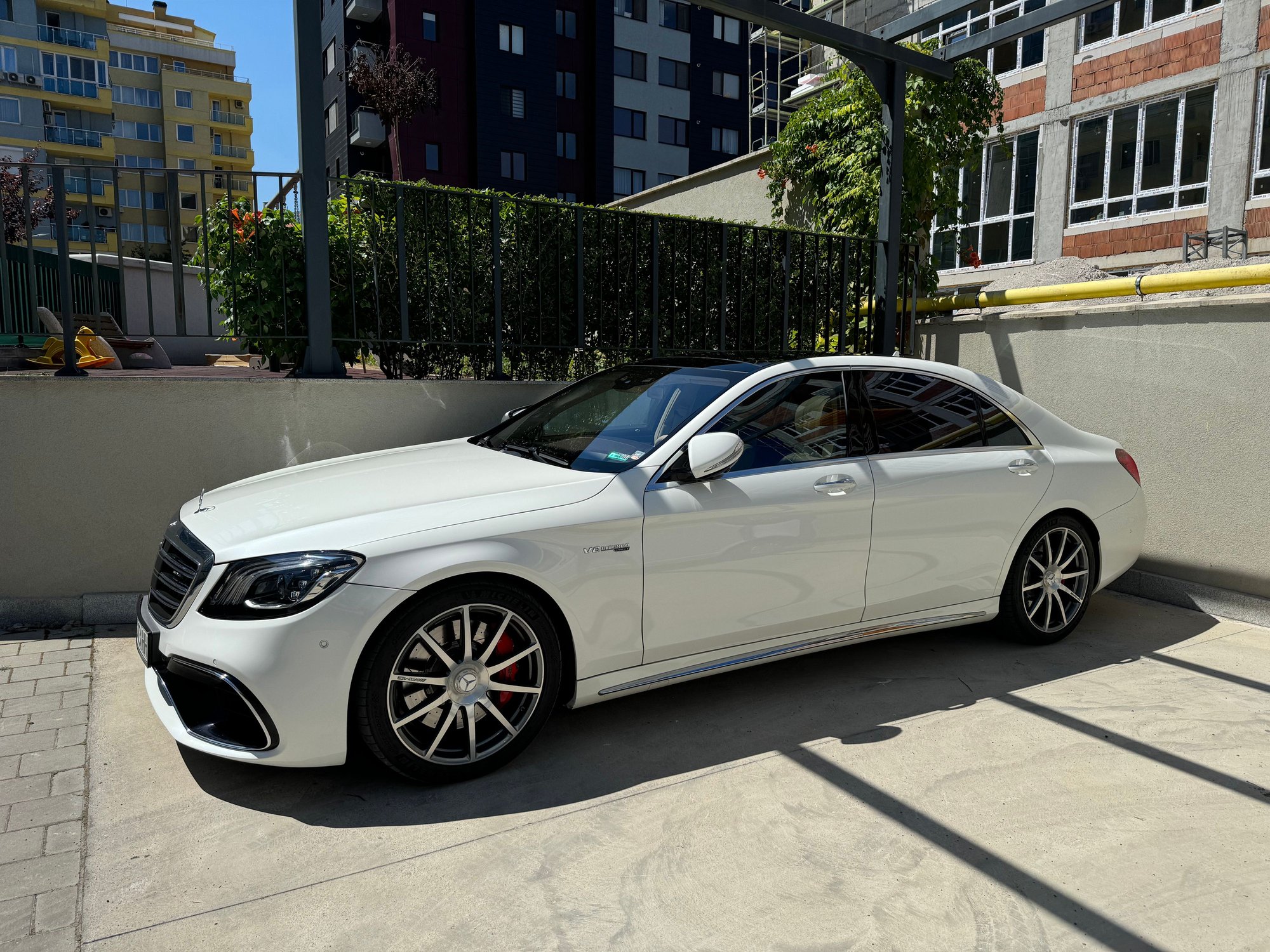It had black rims originally, but I bought the exact same silver ones. Maybe I'm weird, but I hate black rims with a passion.