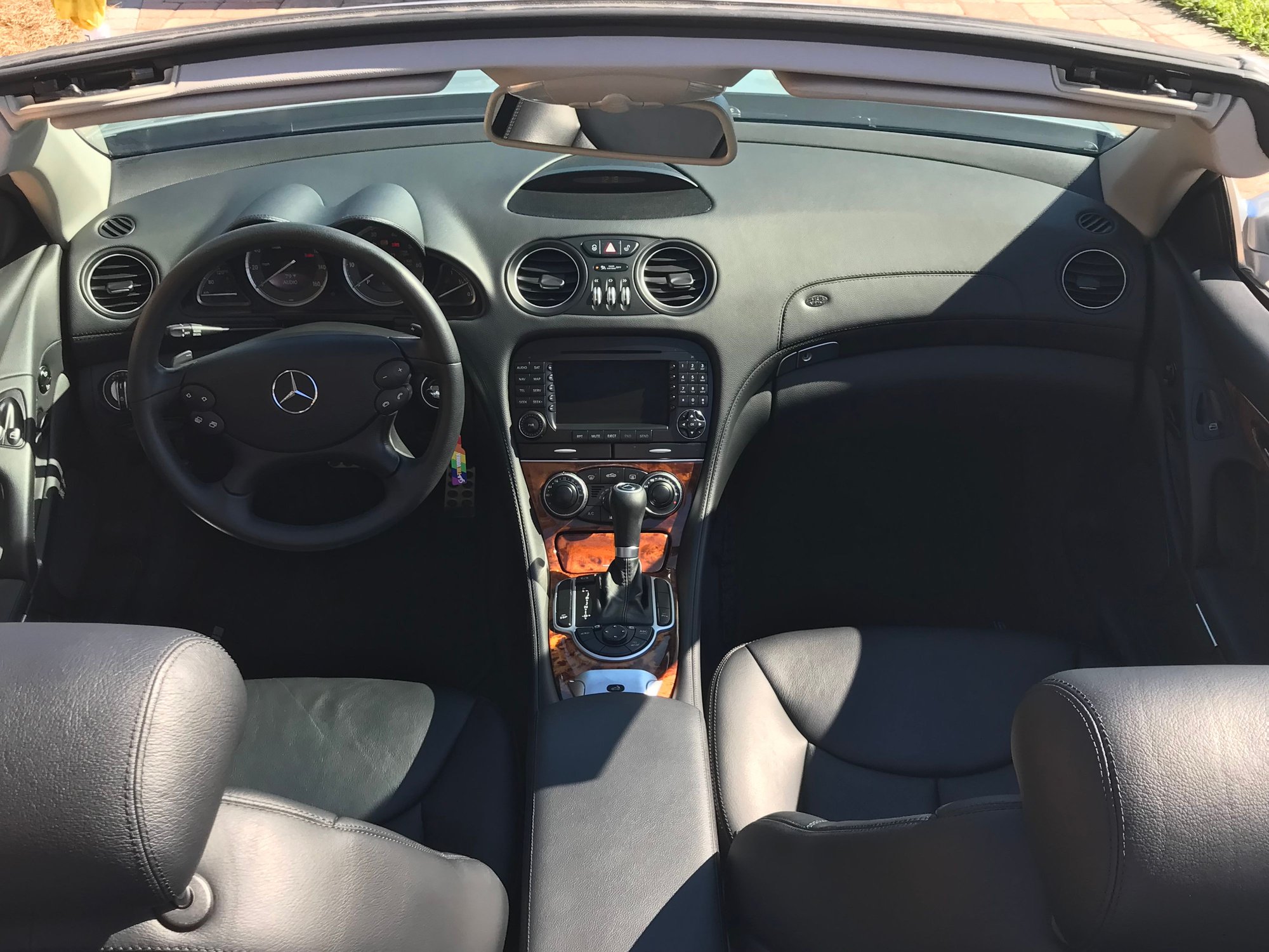 2007 Mercedes-Benz SL550 - 2007 SL 550, near mint, 45K miles, Florida - Used - VIN WDBSK71F57F119151 - 45,000 Miles - 8 cyl - 2WD - Automatic - Convertible - Silver - Naples, FL 34110, United States