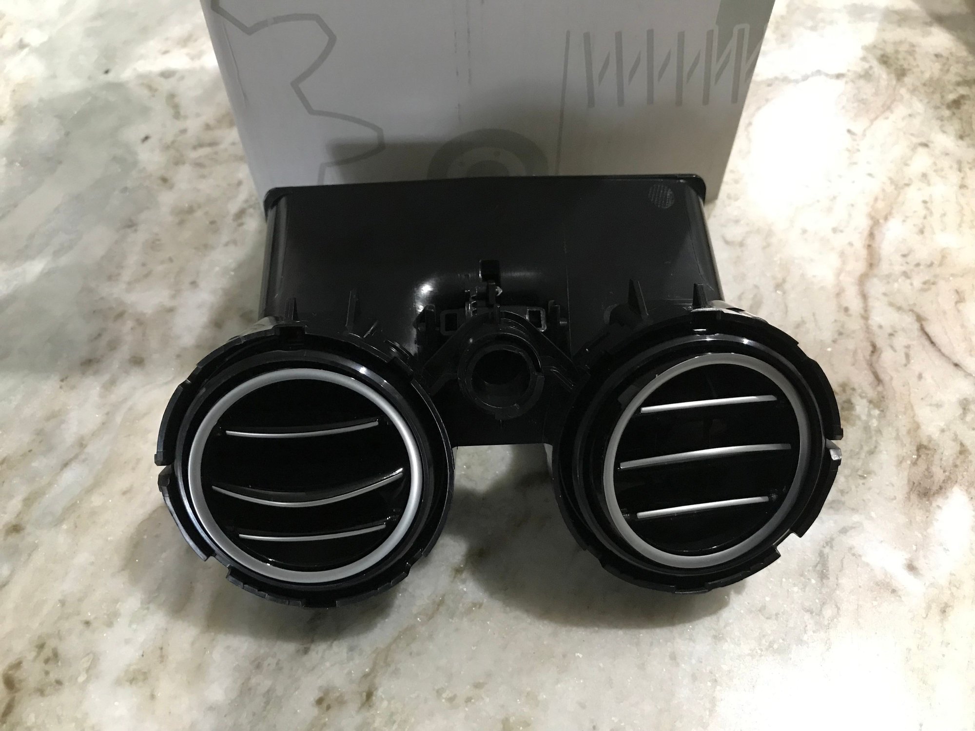 Interior/Upholstery - Rear air vent - Used - 2016 to 2022 Mercedes-Benz GLC-Class - Port Saint Lucie, FL 34952, United States