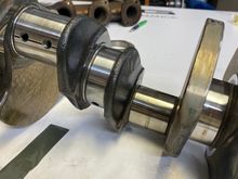 Before and after example of polishing the crankshaft journals, on the left is wet-sanded up to 1500 grit, with wd40, on the right is after being pulled from the engine and cleaned with gasoline and then citrus degreaser 