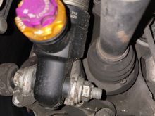 Hello, can someone give me the torque of the screws on the shock absorber on the wishbone? I have a kw v4 installed and the screws are probably too tight because all four squeak. The company tightened the screws with 100nm and 180 degrees