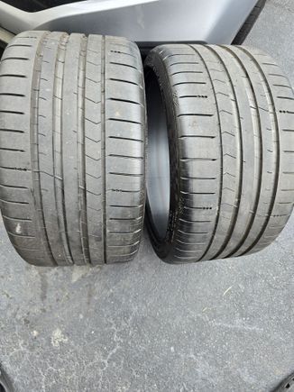 295/30ZR20 Tire