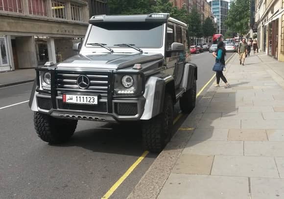 Qatari Mercedes-Benz G500 4x4 parked on Sloane Street in London. Credit to Hugo D.