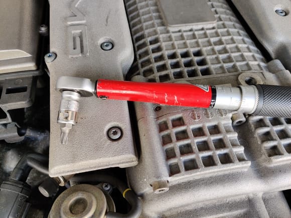 Torque wrench with T35 torx.