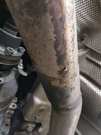 You can see the transfer case fluid leaked to the exhaust pipe