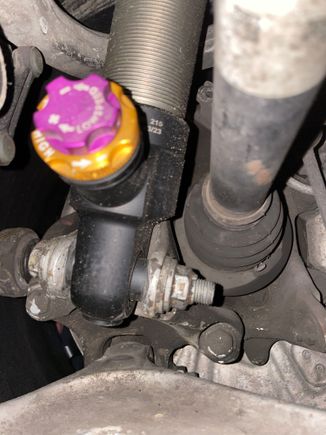 Hello, can someone give me the torque of the screws on the shock absorber on the wishbone? I have a kw v4 installed and the screws are probably too tight because all four squeak. The company tightened the screws with 100nm and 180 degrees