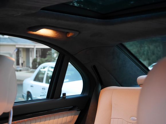 Retractable rear window and rear door sunscreens