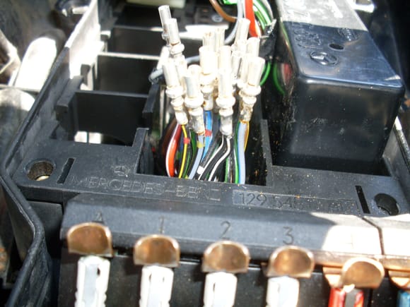 The wires that goes in the connector seen from the front of my 1992 300 SL
