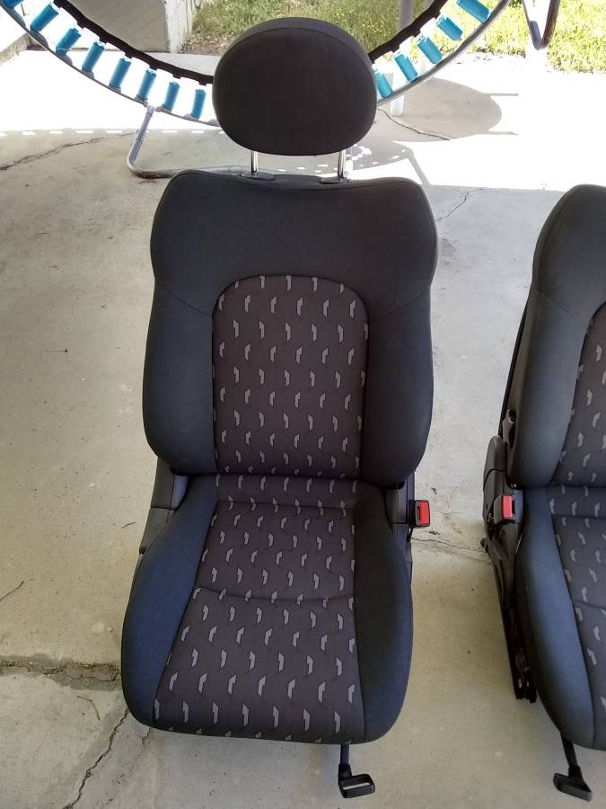 Interior/Upholstery - 2 Front Seats for 2002 to 2005 Mercedes C230 Sport Coupe - Used - 2002 to 2005 Mercedes-Benz C230 - Porter Ranch, CA 91326, United States