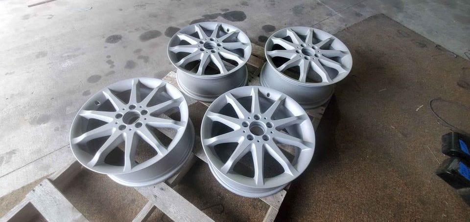 Wheels and Tires/Axles - freshly powder coated r350 rims, hasnt seen rubber yet - Used - 2006 to 2014 Mercedes-Benz R350 - Brattleboro, VT 05301, United States