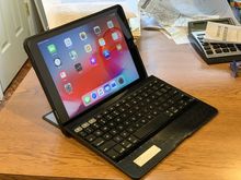 Folding keyboard, magnetically detachable