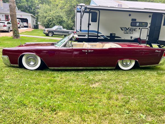 Love me some 60s Lincolns.